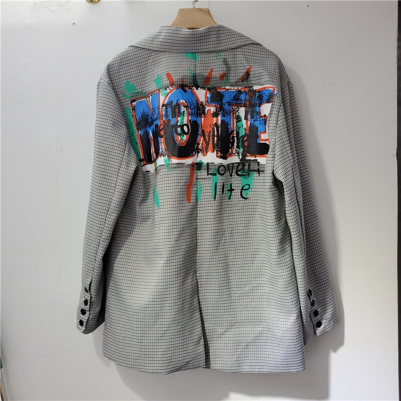 Blazer surdimensionné pour femmes avec une touche de modernité graphique