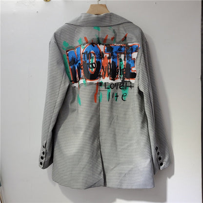 Blazer surdimensionné pour femmes avec une touche de modernité graphique