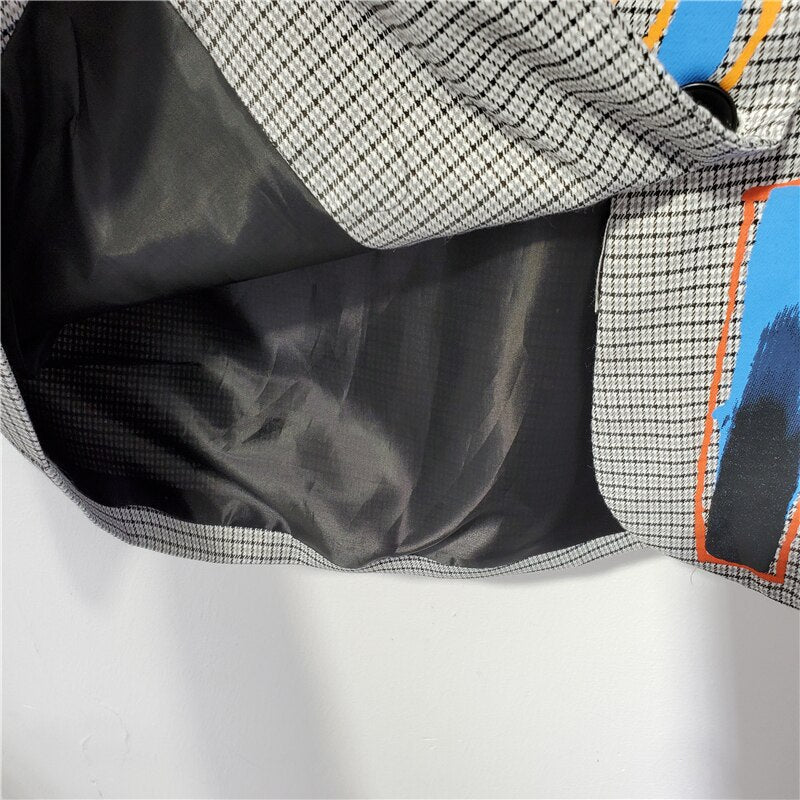 Blazer surdimensionné pour femmes avec une touche de modernité graphique