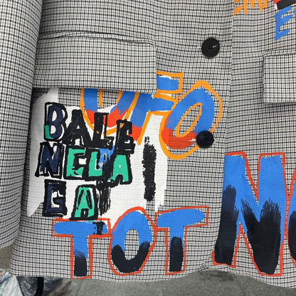 Blazer surdimensionné pour femmes avec une touche de modernité graphique