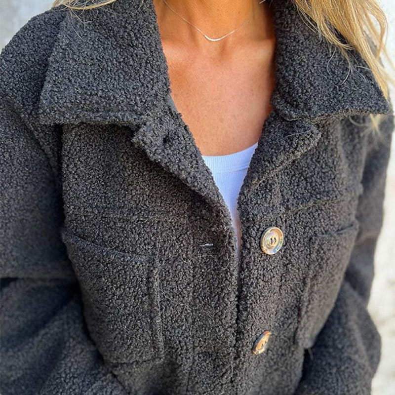 Veste en laine bouclée avec boutons