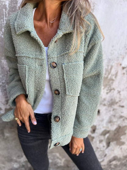 Veste en laine bouclée avec boutons